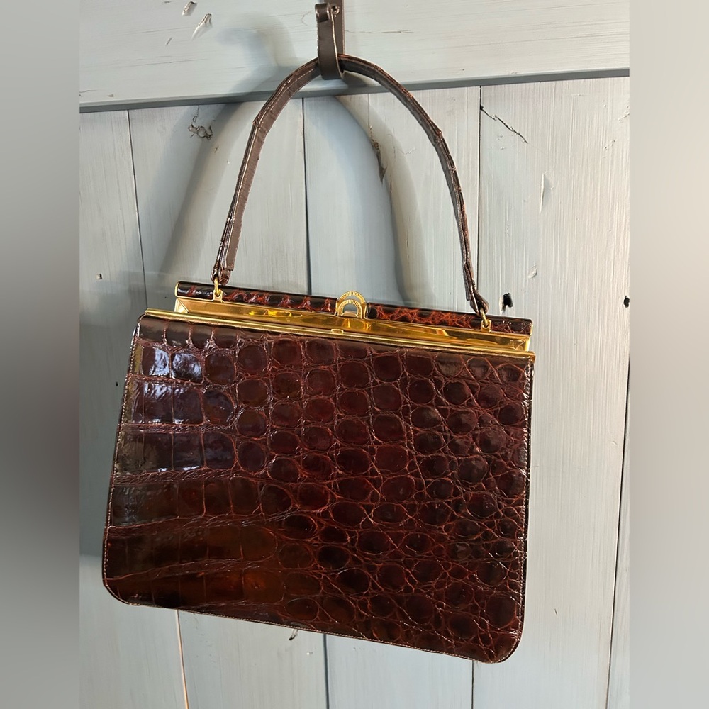 Luxurious Brown Crocodile-Embossed Shoulder Bag - Vintage 1960’s